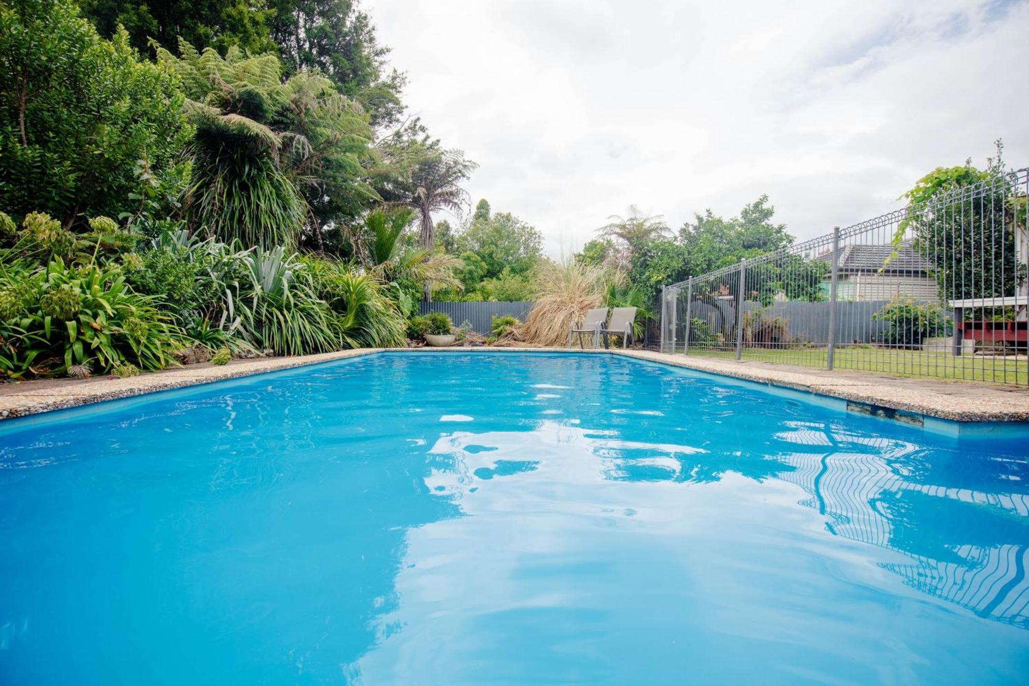 Central Location So Much Space Pool Opens In Summer Villa Hamilton Exterior photo