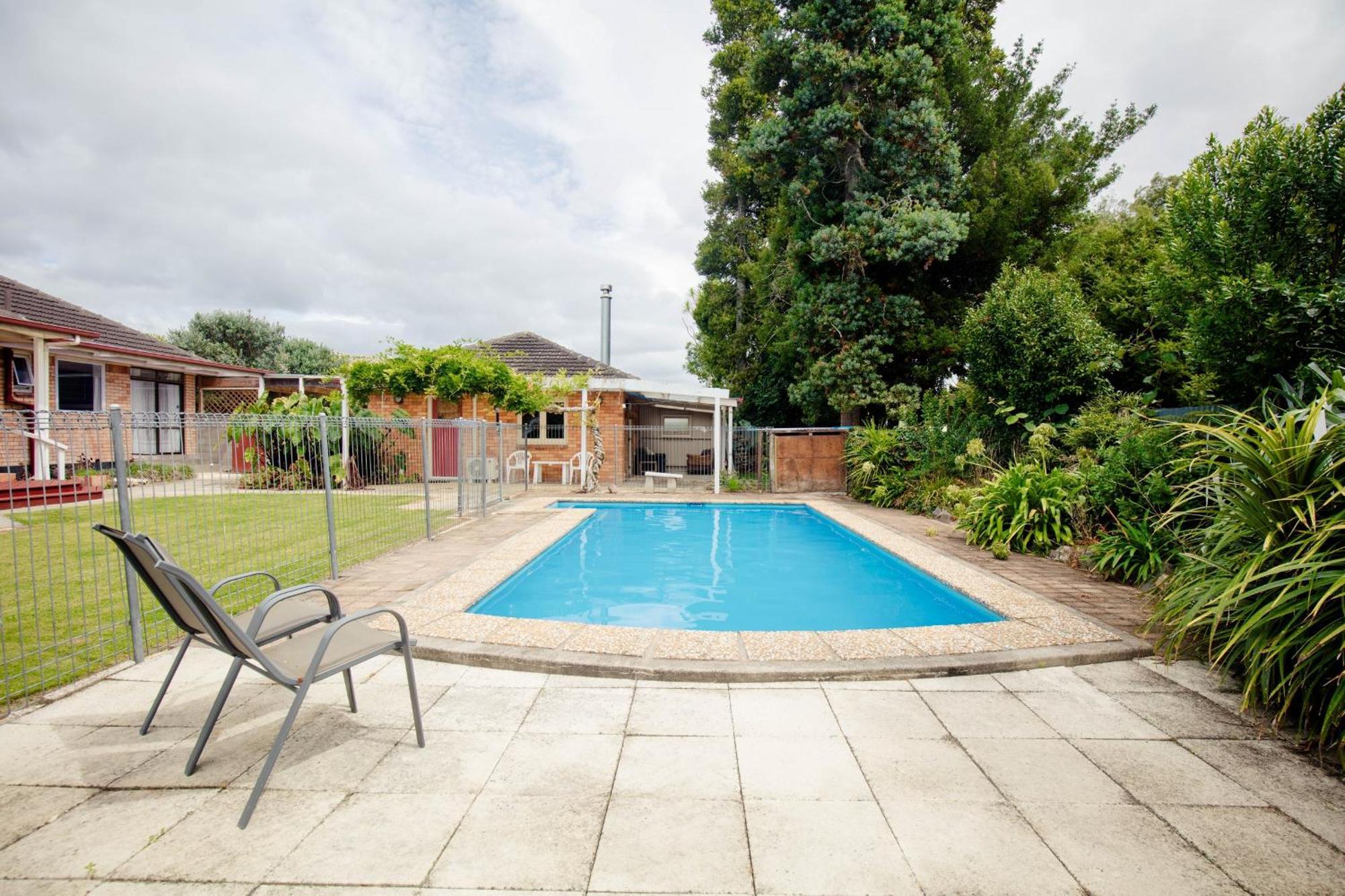 Central Location So Much Space Pool Opens In Summer Villa Hamilton Exterior photo